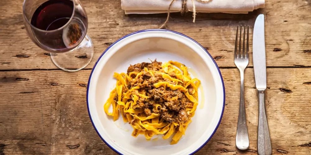 Bologna casa dolce casa, un piatto di tagliatelle
