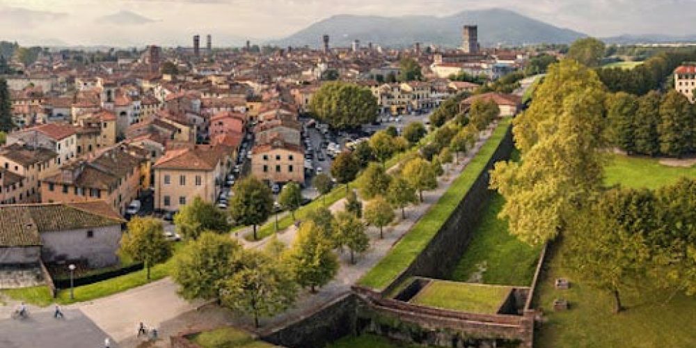 Visita guidata a piedi delle mura di Lucca