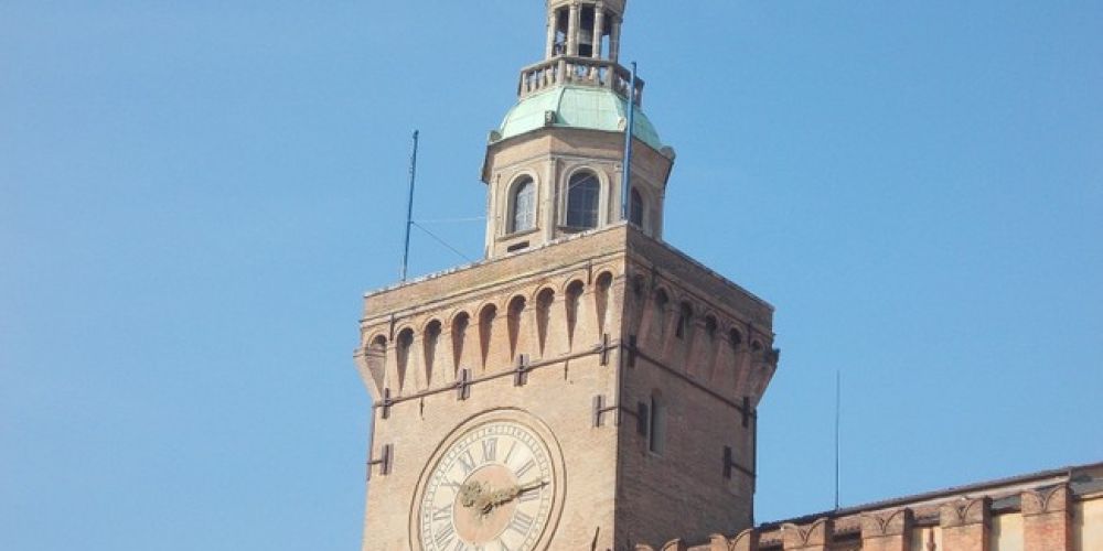 Visita Palazzo d’Accursio e scopri i Sapori Locali di Bologna